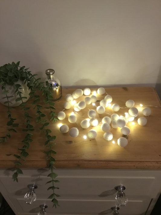 Pom Pom Fairy Lights - 20 LED lights